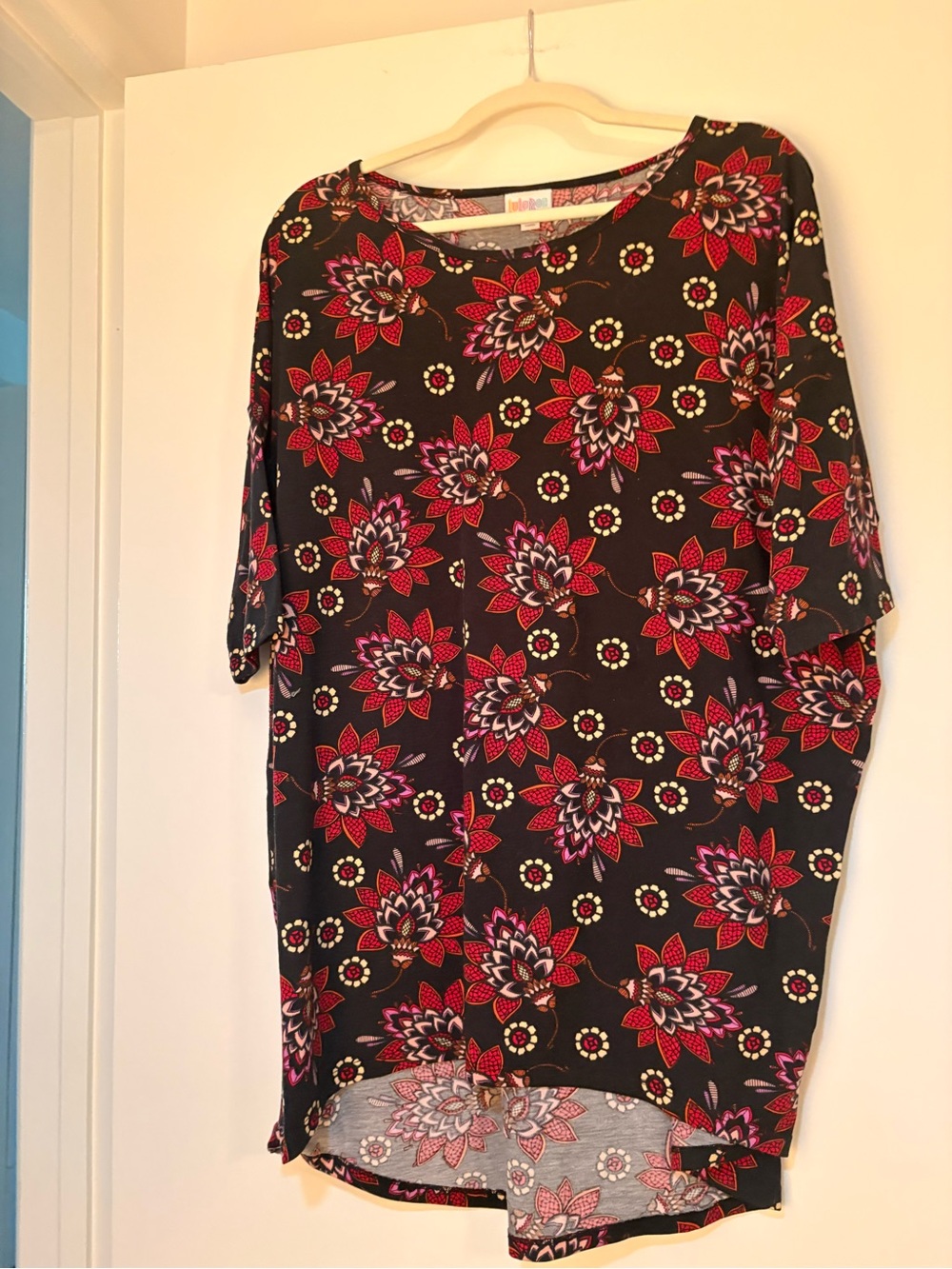 Women's Floral Print Tunic Top - Black with Red and Pink